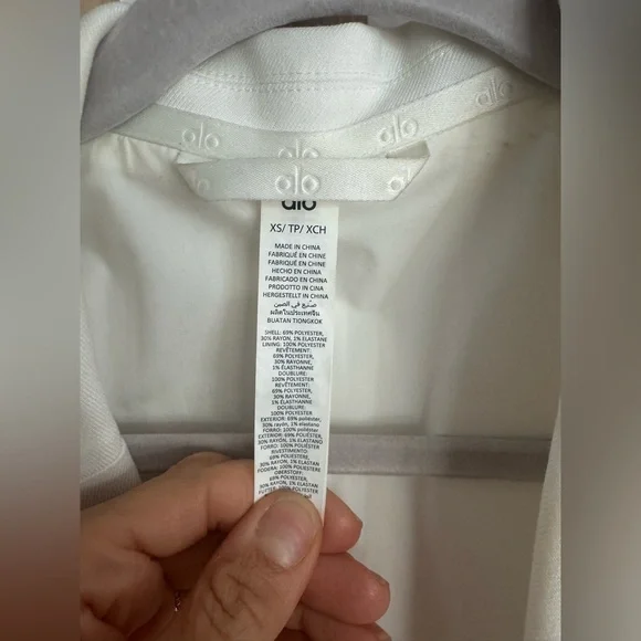 Cropped First-Class Blazer
Color: Ivory
Size: XS - Picture 3 of 6